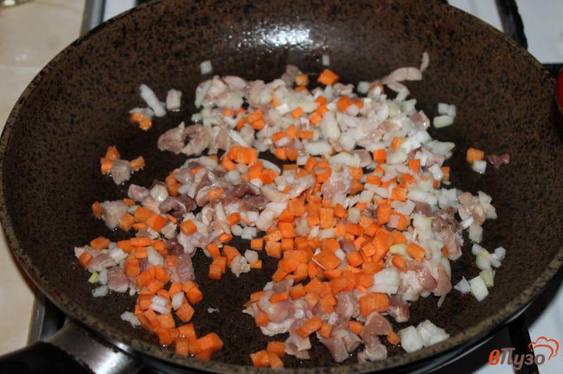 Фото приготовление рецепта: Суп со свининой и горошком шаг №4
