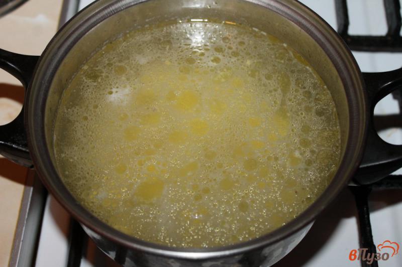 Фото приготовление рецепта: Суп со свининой и горошком шаг №3