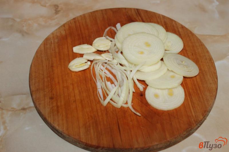 Фото приготовление рецепта: Курица тушеная с картофелем шаг №2