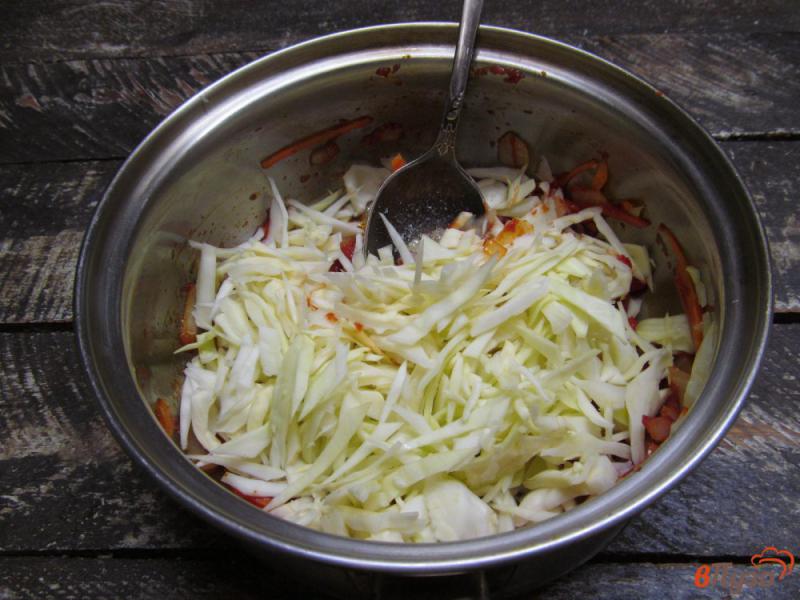 Фото приготовление рецепта: Капустный суп с чечевицей с куриным потрохами шаг №5