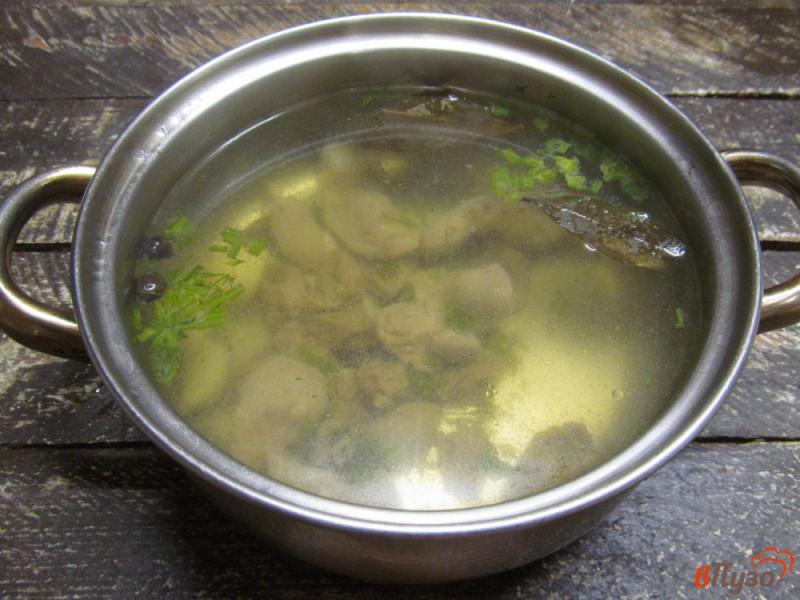 Фото приготовление рецепта: Капустный суп с чечевицей с куриным потрохами шаг №7