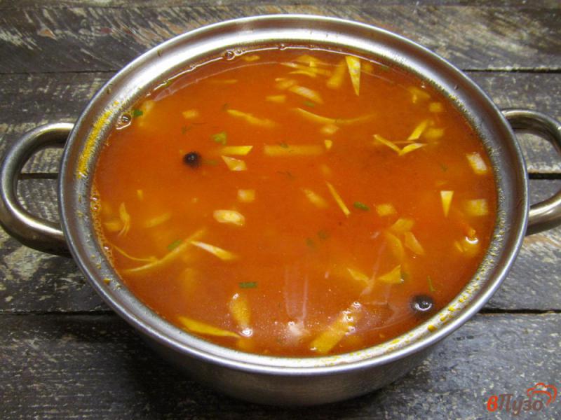Фото приготовление рецепта: Капустный суп с чечевицей с куриным потрохами шаг №8