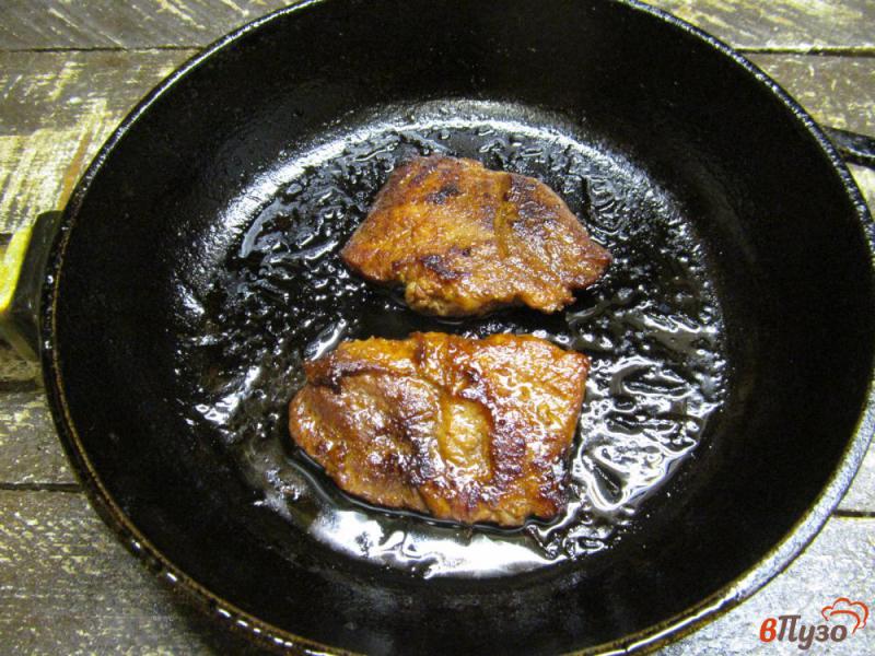 Фото приготовление рецепта: Маринованная свинина с салатом из редьки шаг №7