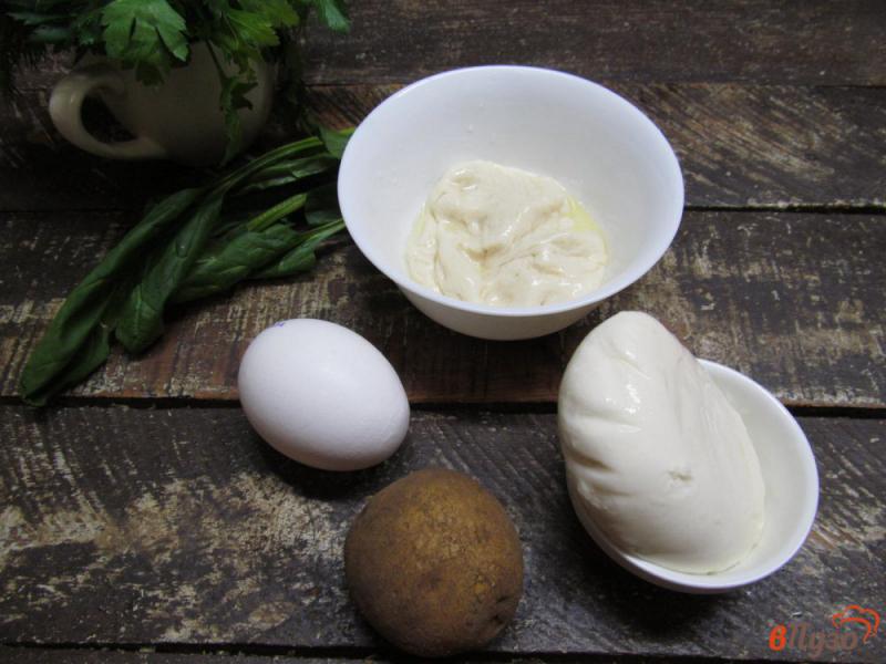 Фото приготовление рецепта: Лепешка с сыром яйцом и картофелем фри шаг №1