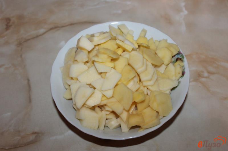 Фото приготовление рецепта: Жареный картофель с перцем и яйцом шаг №2
