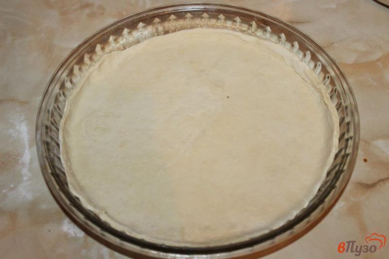 Фото приготовление рецепта: Пицца с грибами, колбасой и сыром шаг №2