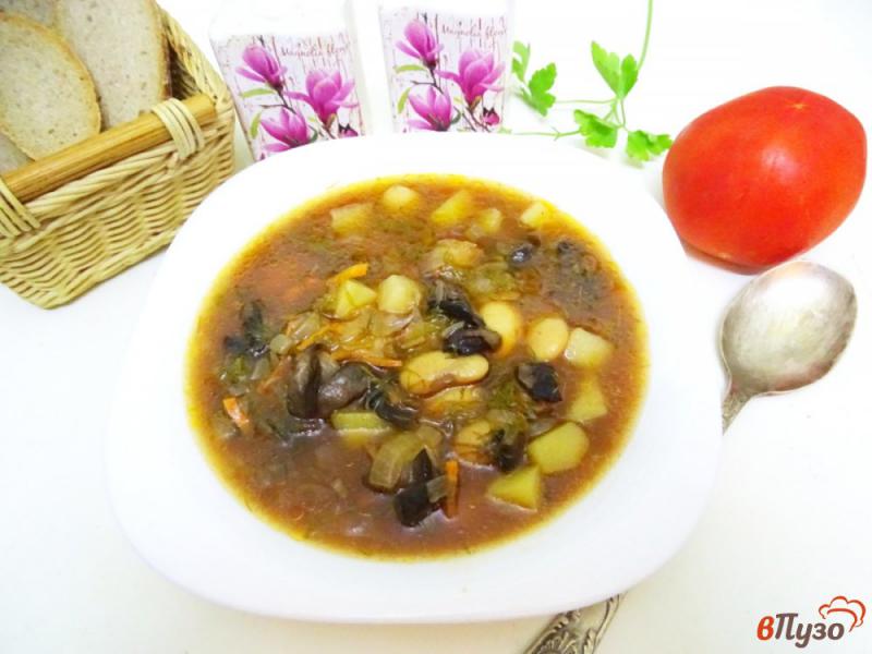 Фото приготовление рецепта: Суп с фасолью, томатом и чесноком шаг №10