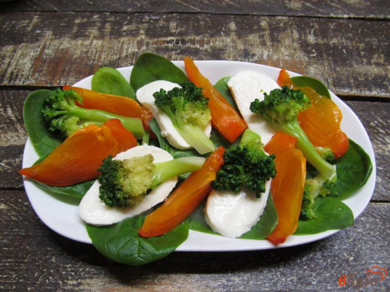 Фото приготовление рецепта: Легкий салат из хурмы с брокколи шаг №3
