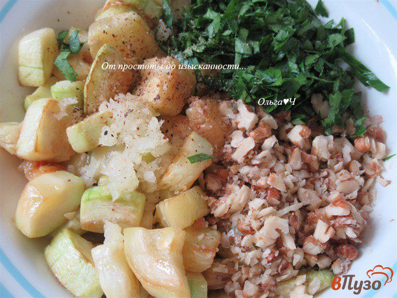 Фото приготовление рецепта: Салат из кабачков с грецкими орехами шаг №3