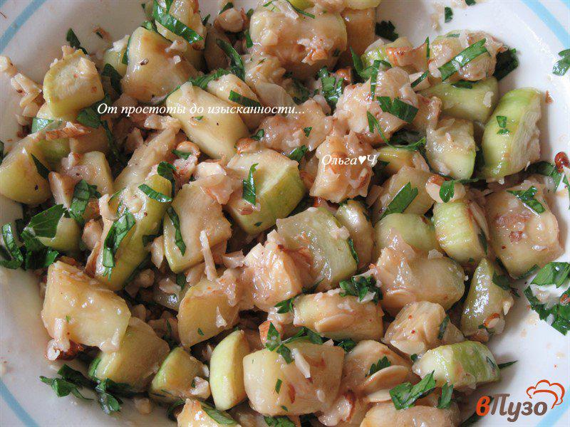 Фото приготовление рецепта: Салат из кабачков с грецкими орехами шаг №4