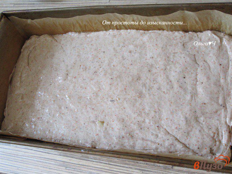 Фото приготовление рецепта: Пшенично-ржаной хлеб с паприкой и луком шаг №7