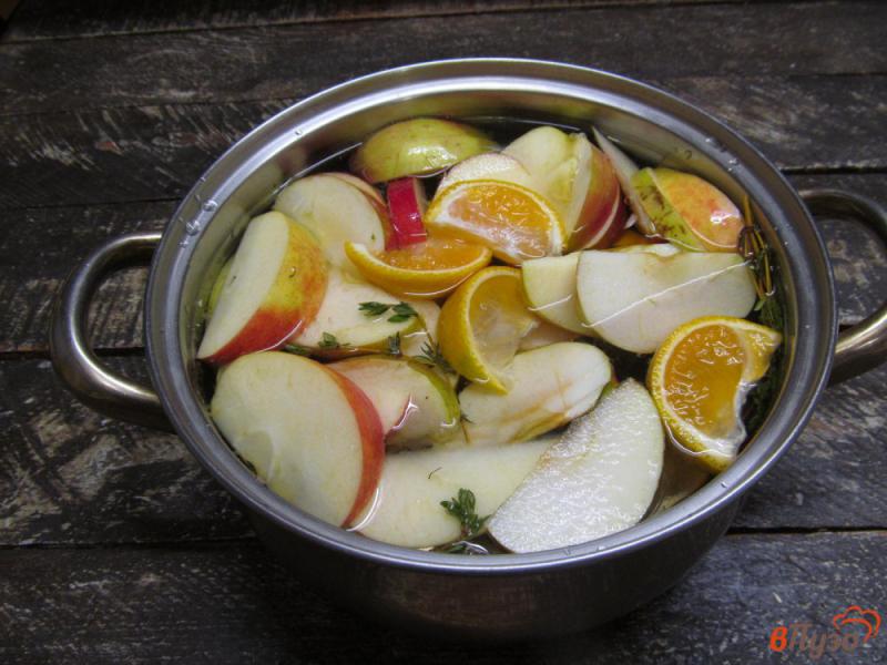 Фото приготовление рецепта: Мандариново-яблочный компот с ванилью шаг №4