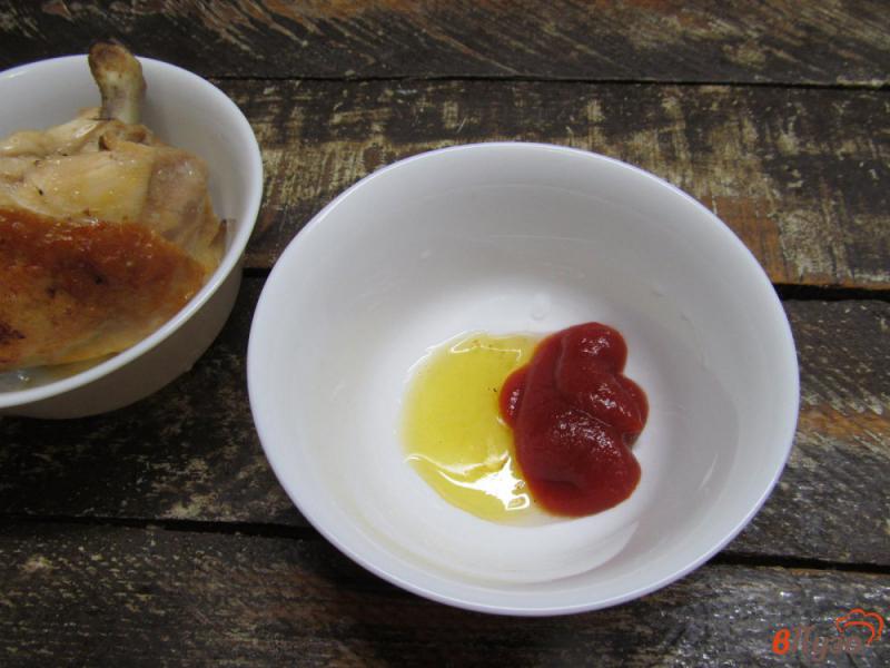 Фото приготовление рецепта: Картошка с курицей в соевом соусе с медом и кетчупом шаг №5