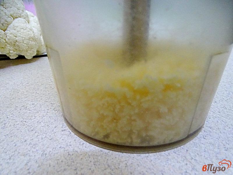 Фото приготовление рецепта: Цветная капуста в кляре с сыром шаг №2