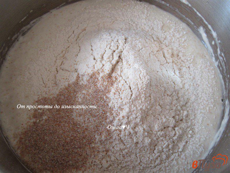 Фото приготовление рецепта: Пшенично-ржаной хлеб с отрубями шаг №2