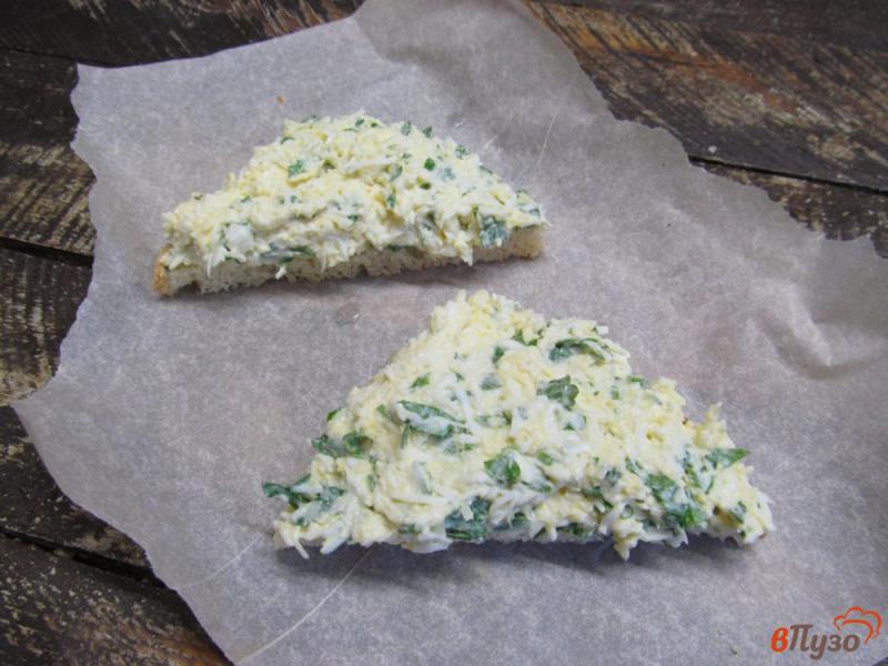 Фото приготовление рецепта: Закуска из сыра с чесноком и киви шаг №5