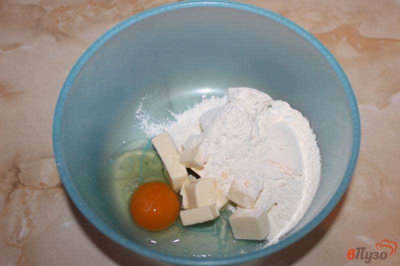 Фото приготовление рецепта: Киш Лорен с курицей и грибами шаг №2