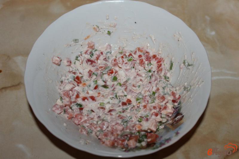 Фото приготовление рецепта: Намазка из феты, помидора и зеленого лука шаг №5