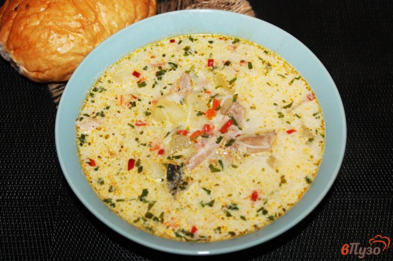 Фото приготовление рецепта: Сливочный суп с вермишелью, курицей и колбасой шаг №5