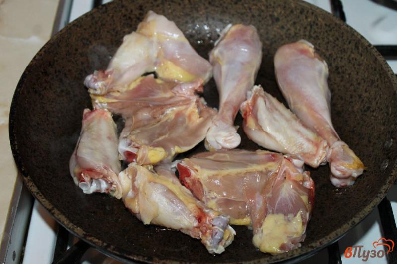 Фото приготовление рецепта: Тушеная курица с лимоном шаг №2