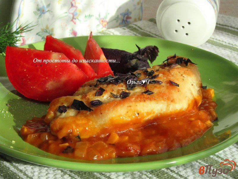 Фото приготовление рецепта: Куриное филе в пикантном томатном соусе шаг №9