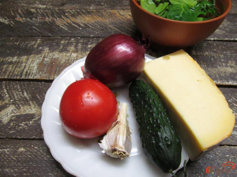 Фото приготовление рецепта: Салат с горчично-сырной заправкой шаг №1