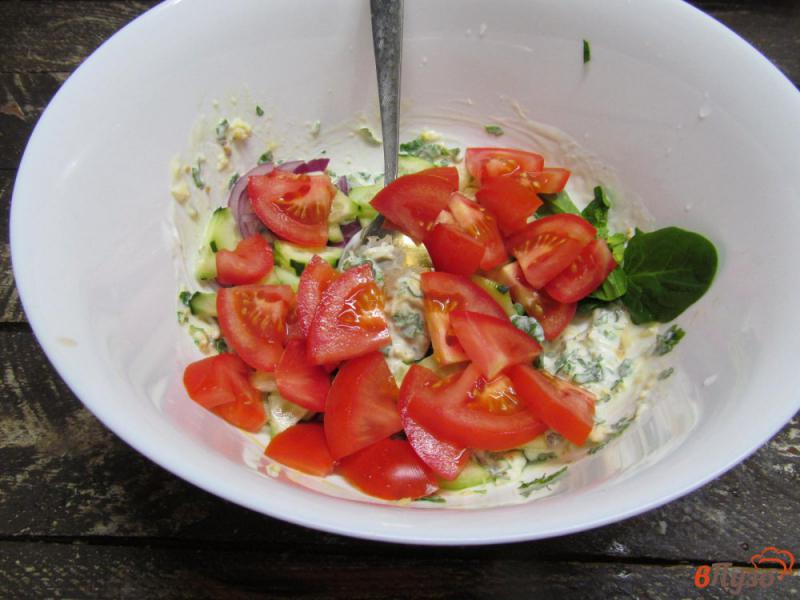 Фото приготовление рецепта: Салат с горчично-сырной заправкой шаг №5