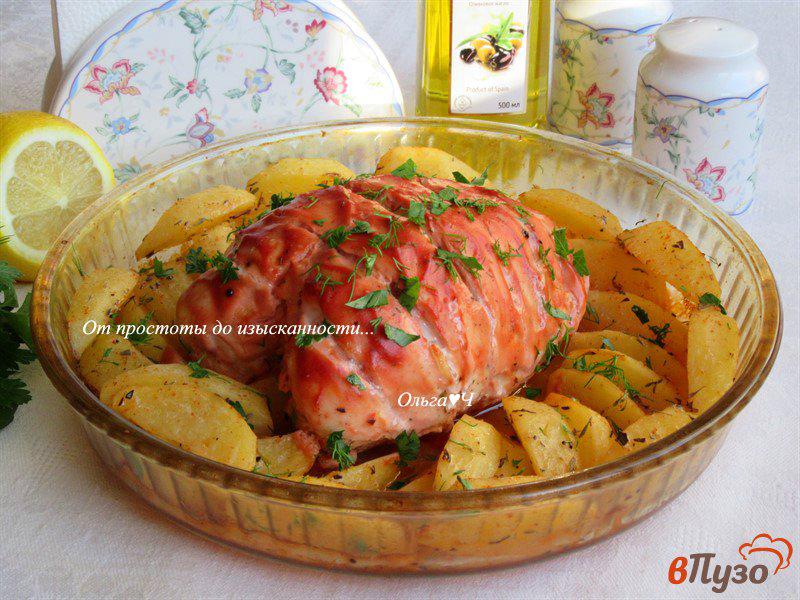 Фото приготовление рецепта: Грудка, запеченная с картофелем по-гречески шаг №5