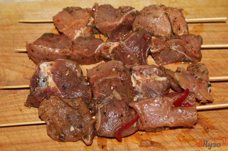 Фото приготовление рецепта: Шашлычки из свинины в духовке шаг №5
