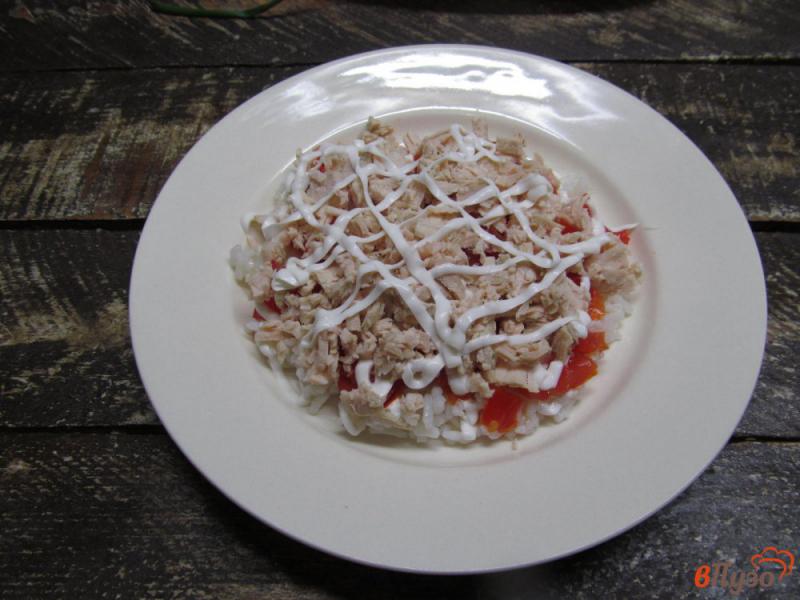 Фото приготовление рецепта: Салат из риса с индейкой и сыром шаг №4