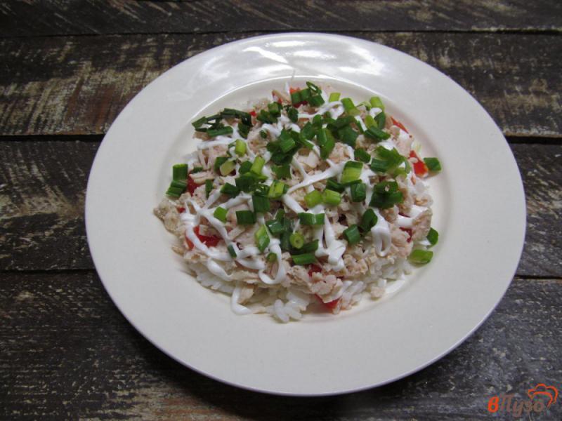Фото приготовление рецепта: Салат из риса с индейкой и сыром шаг №5