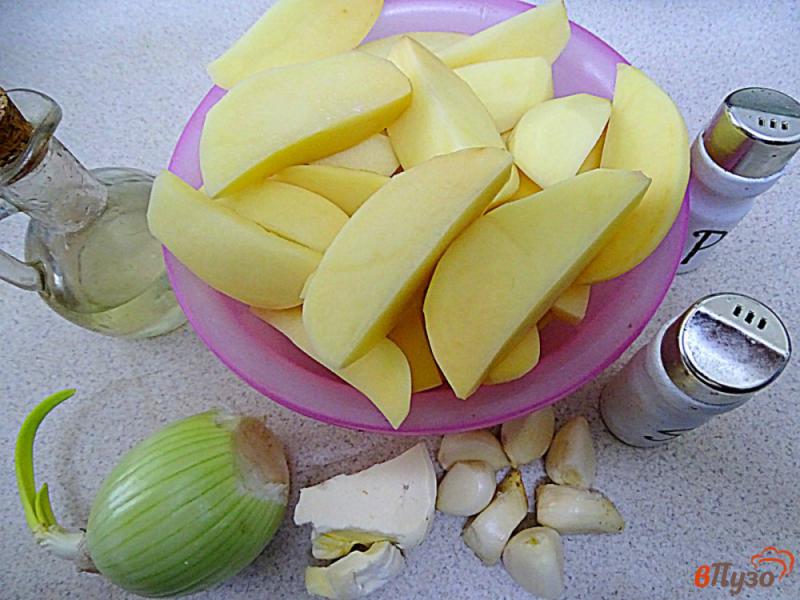 Фото приготовление рецепта: Суп пюре из картофеля и чеснока шаг №1