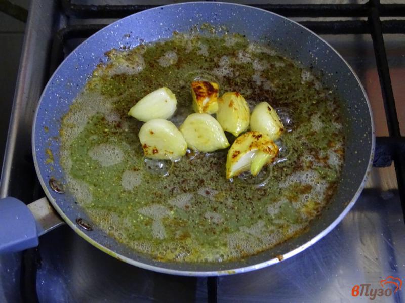 Фото приготовление рецепта: Суп пюре из картофеля и чеснока шаг №5