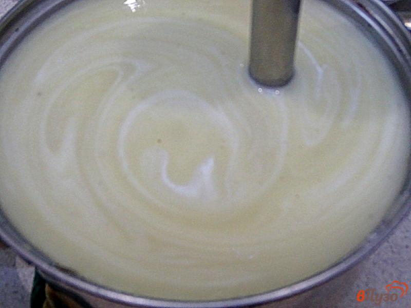 Фото приготовление рецепта: Суп пюре из картофеля и чеснока шаг №8