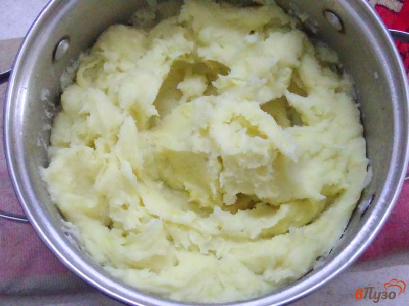 Фото приготовление рецепта: Вареники с квашеной капустой и с картофелем. шаг №2