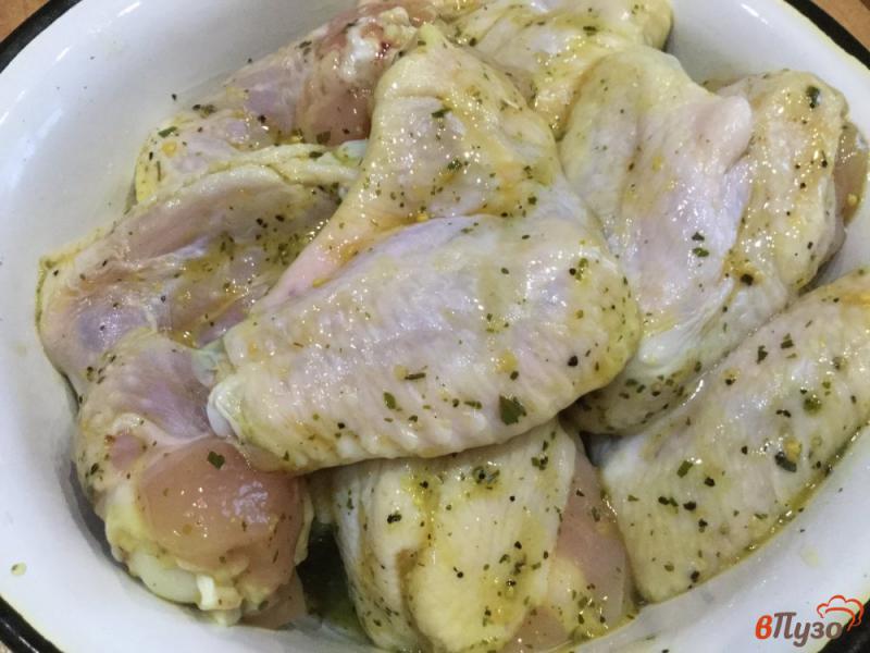 Фото приготовление рецепта: Картофель с куриными крылышками, запеченные в духовке шаг №1