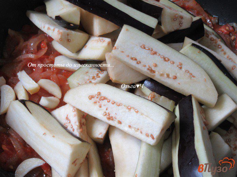 Фото приготовление рецепта: «Имам байылды» или Баклажаны, тушеные с луком и помидорами шаг №3