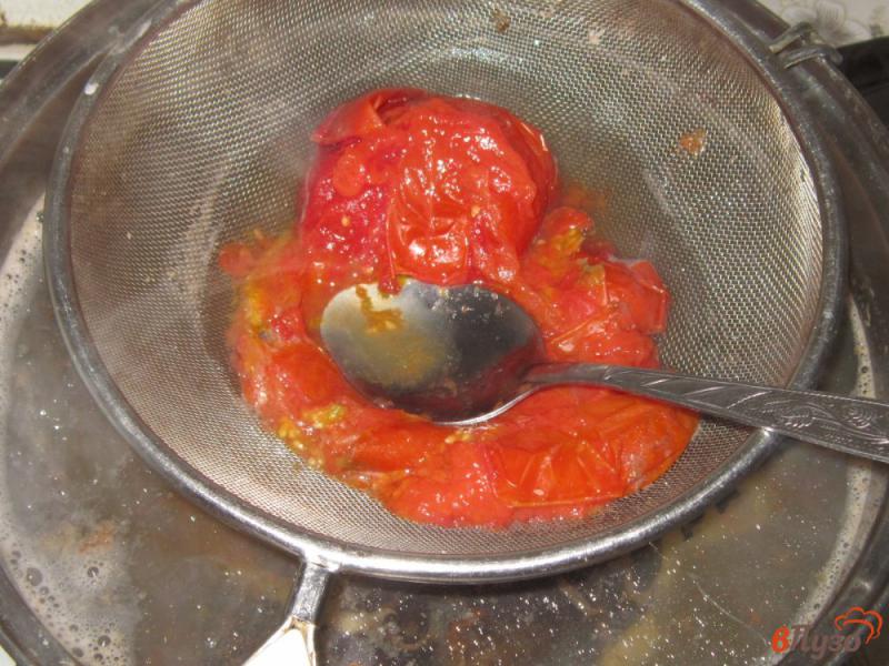 Фото приготовление рецепта: Рыбный суп из головы толстолобика с помидорами шаг №4