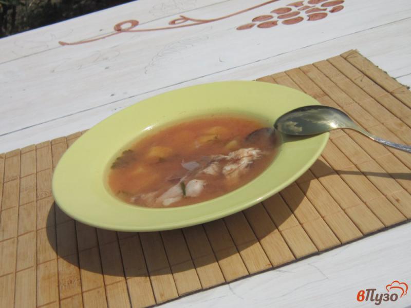 Фото приготовление рецепта: Рыбный суп из головы толстолобика с помидорами шаг №7