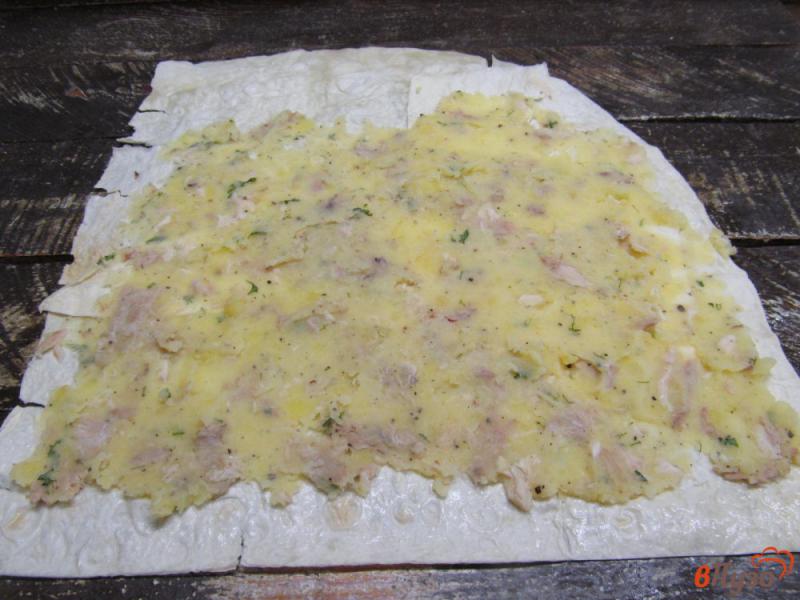 Фото приготовление рецепта: Закуска из лаваша с картофельной начинкой шаг №7