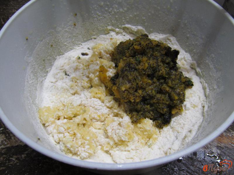 Фото приготовление рецепта: Тыквенный кекс с маком и изюмом шаг №7