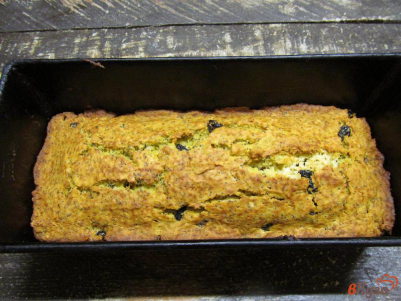 Фото приготовление рецепта: Тыквенный кекс с маком и изюмом шаг №9