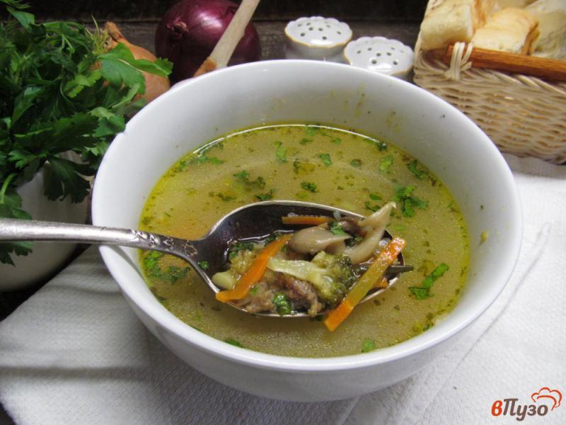 Фото приготовление рецепта: Суп с кукурузной крупой и вешенками шаг №7