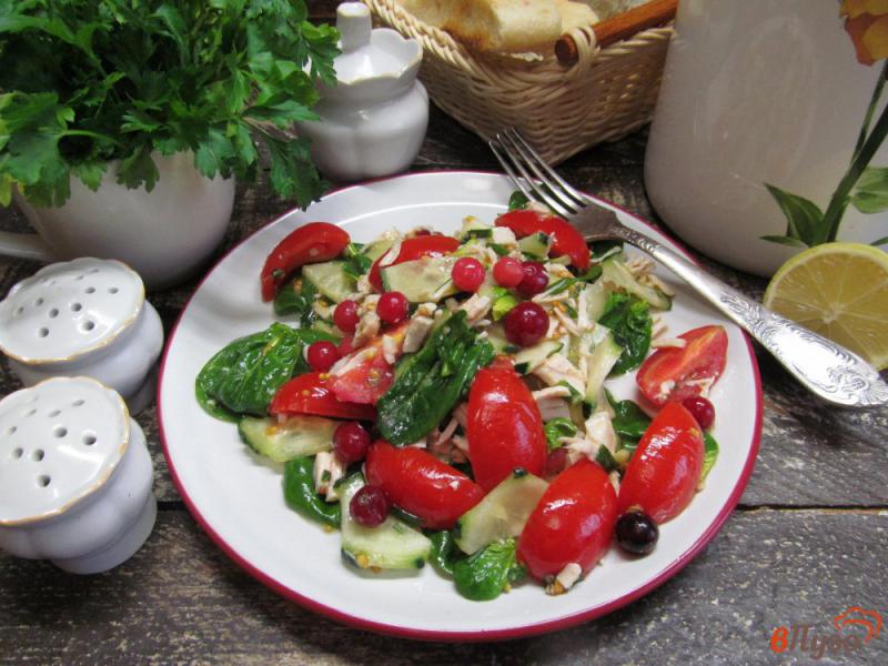 Фото приготовление рецепта: Овощной салат с клюквой и индейкой шаг №7
