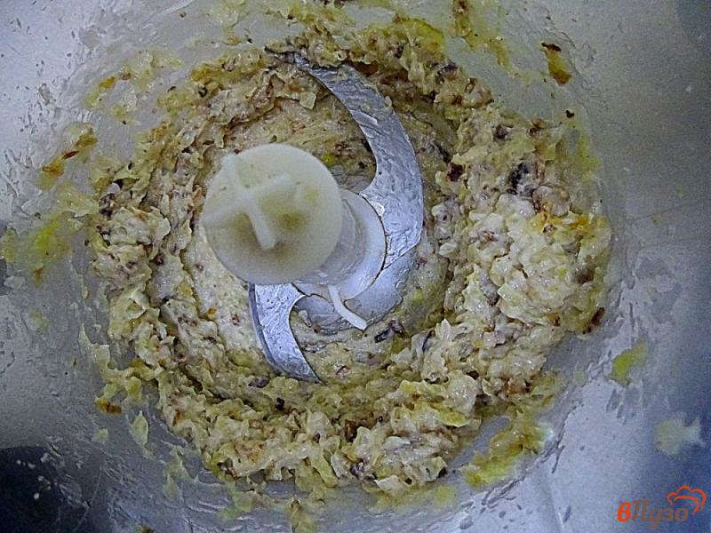 Фото приготовление рецепта: Печёночные колбаски с фаршем и рисом шаг №4