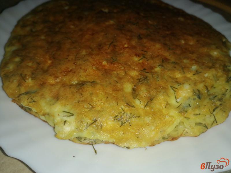 Фото приготовление рецепта: Творожно-сырная лепешка с зеленью шаг №8