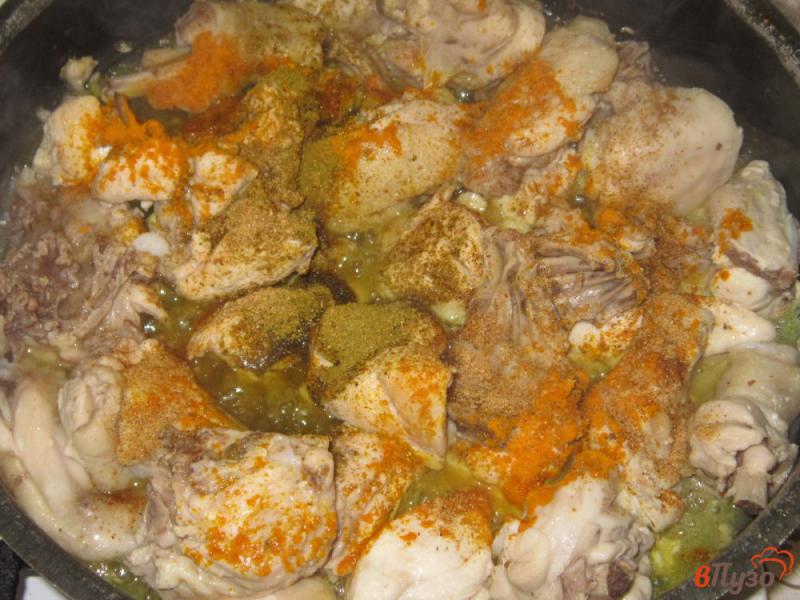 Фото приготовление рецепта: Курица с карри жареная на сковороде шаг №2