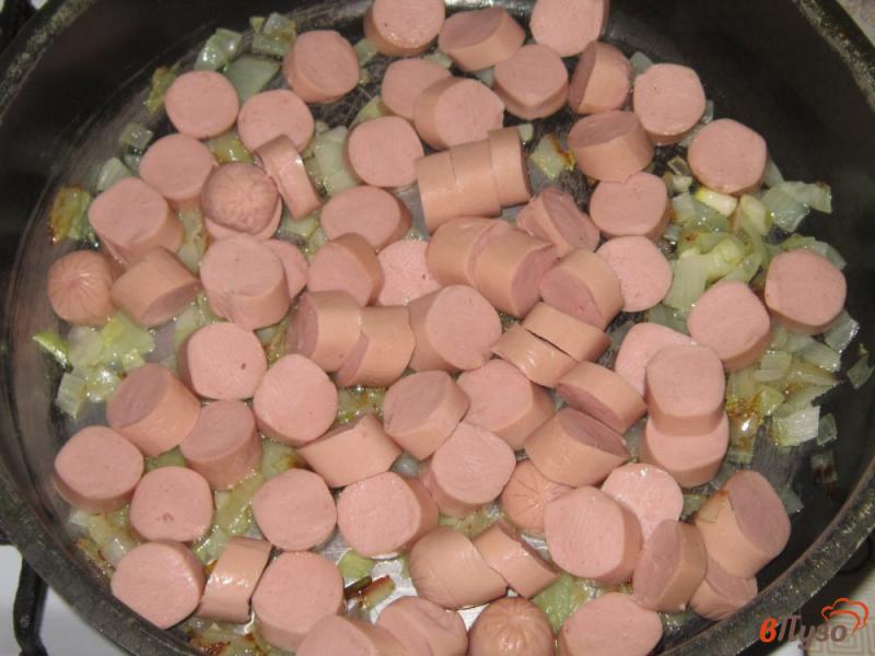 Фото приготовление рецепта: Сосиски с фунчозой шаг №2