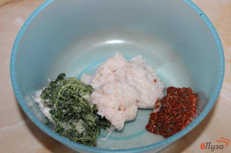 Фото приготовление рецепта: Закусочная намазка из шпика с перцем и зеленью шаг №4