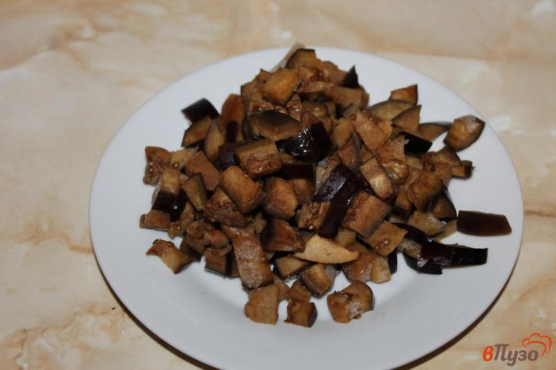 Фото приготовление рецепта: Картофельная запеканка с фаршем, баклажаном и цветной капустой шаг №2